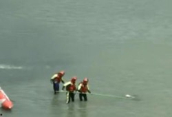 爆料绵阳最新跳河事件,悲剧重演，生命无常引发社会关注